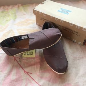 Tom’s Shoes 9.5 Grey NWT